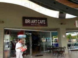 Bri Art Cafe outside