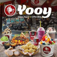 Yooy Frozen Yogurt Coffee Shop food