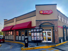 Carl's Jr. outside