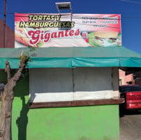 Hamburguesas Y Tortas Gigantes outside