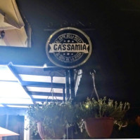 Cassamia Pizza outside