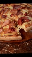 Luiggi's Pizza CafÉ food