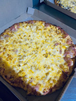 Tati's Pizza food