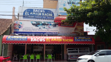 Tacos El Amigo Nacho outside