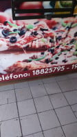 Chely's Pizza food