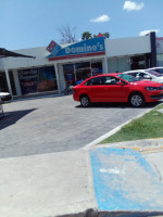 Domino's Sabinas outside