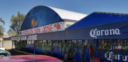 Cocteles Y Mariscos El Anzuelo outside