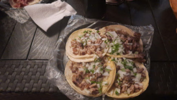 Los Reyes Del Taco food