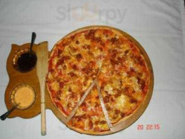 Pizza Locas food