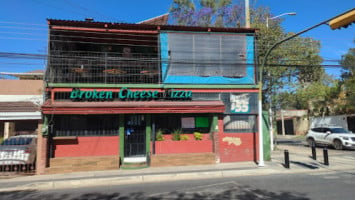 Broken Cheese Pizza San Jorge outside