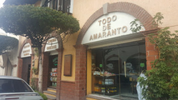 Y Tienda Todo De Amaranto outside