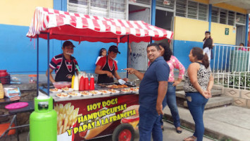 Hamburguesas Pinto's outside