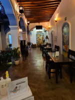 Vieja Escuela Café inside