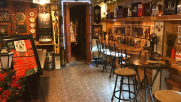 El Molino Pizzería inside