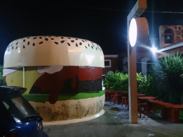 Benny's Burger, México outside