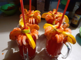 Autolavado Y Marisquería 7 Mares inside