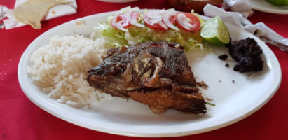 Mariscos El Cuate Cházaro inside