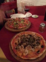 La Pizza Nostra food