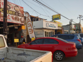 La Avenida Cocina Urbana outside