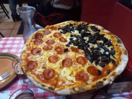 Pizzas A La Leña Lauretta, México food
