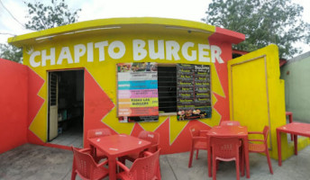 El Chapito Burger inside