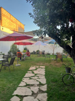 Mamaquita Café outside