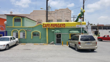 Papagayos Café outside
