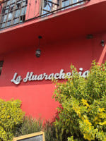 La Huaracheria De Raquel outside