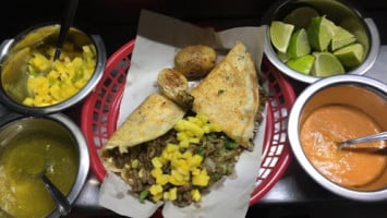 Manzur Tacos Y Tortas food