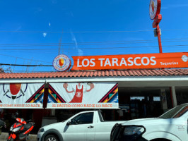 Los Tarascos outside