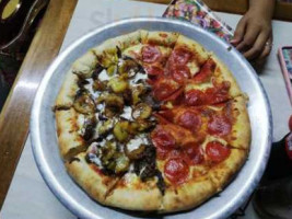 D'Manolo's Pizza food
