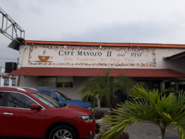Café Manolo Ii outside