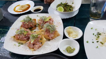 Thai Sushi By Hugo Mayo food