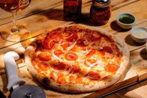 480° Pizza Lounge food