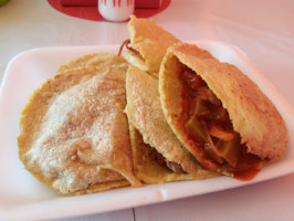 Tacos El Vecino Luis food
