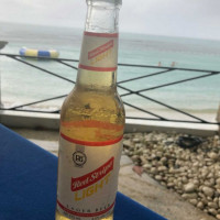 Round Hill Beach food