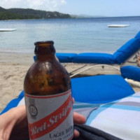 Round Hill Beach food