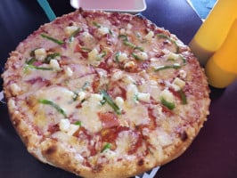 Cheke's Pizza food