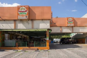 Naranja Tacos outside