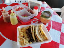 Tacos La Carabina food