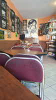 Café Dulzura inside