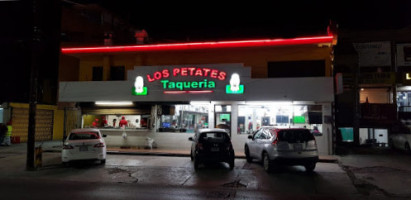 Taqueria Los Petates outside