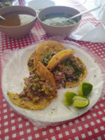 Taquería Los Jaliscos food