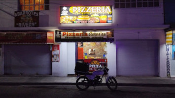 MANA PIZZAS outside