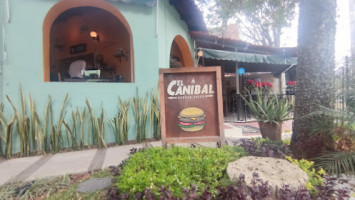 El Canibal outside