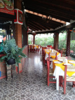 La Tinaja Restaurante Campestre inside