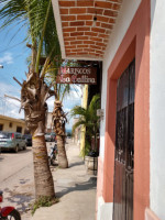 Mariscos Héctor outside