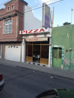 Pizzeria Rigis outside