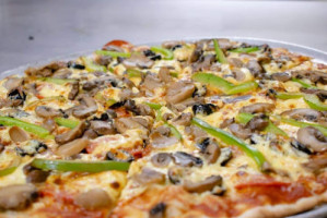 Emiliano's Pizza food