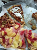 Emiliano's Pizza food